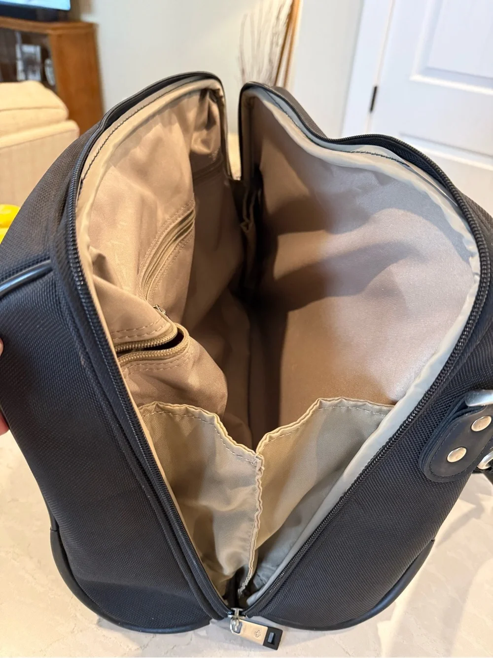 Samsonite Black Travel Bag with Shoulder Strap